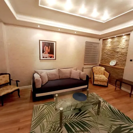 Alex Lux Apartment *