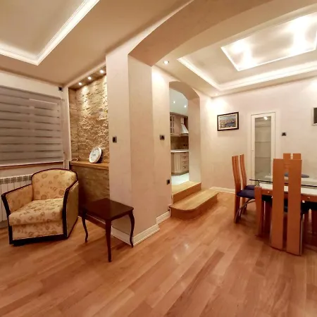 Alex Lux Apartment *