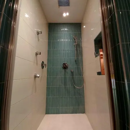 Alex Lux ベオグラード