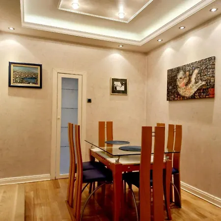 Alex Lux * 贝尔格莱德