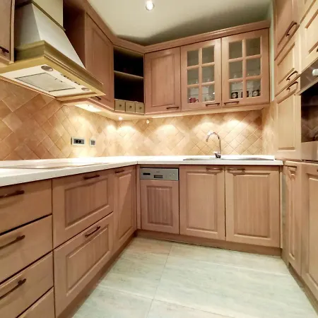 Alex Lux アパート