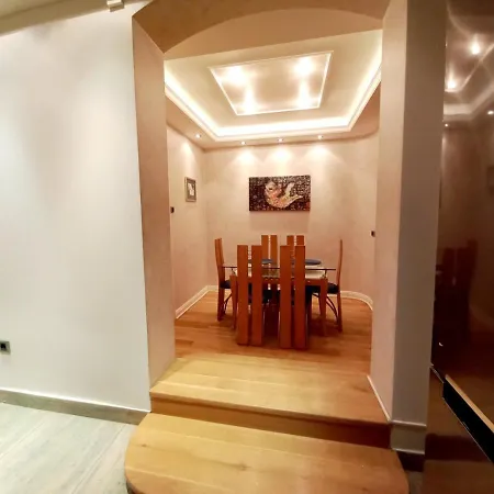 Alex Lux Apartment *